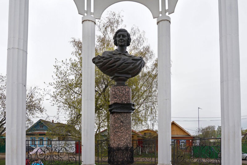 Бронзовый памятник-бюст Цветаевой М.И.