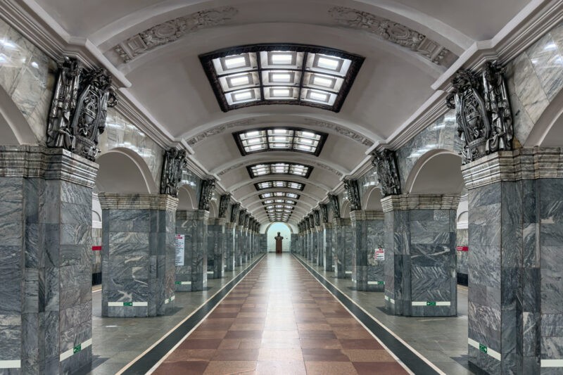 Станция метро "Кировский завод"