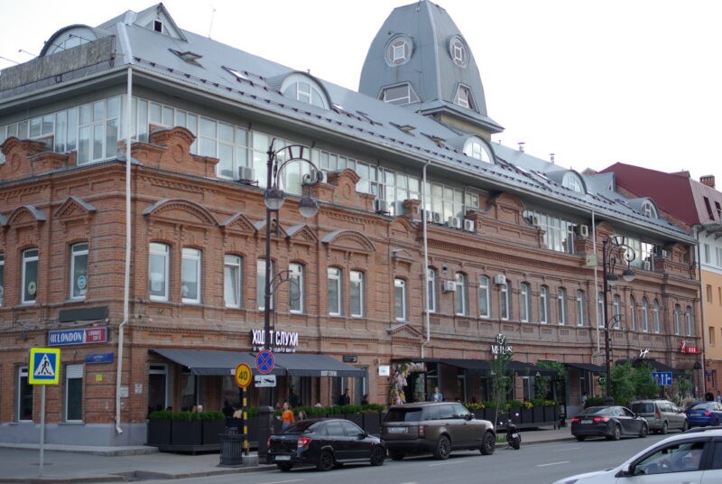Здание по ул. Республики, 26 / Кирова, 32