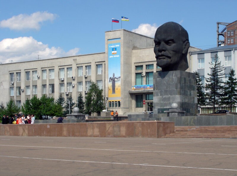 Памятник Ленину на центральной площади